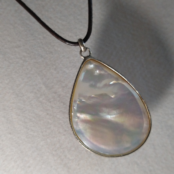 mother of pearl * pearlescent choker/necklace on leather * adjustable - Picture 4 of 12